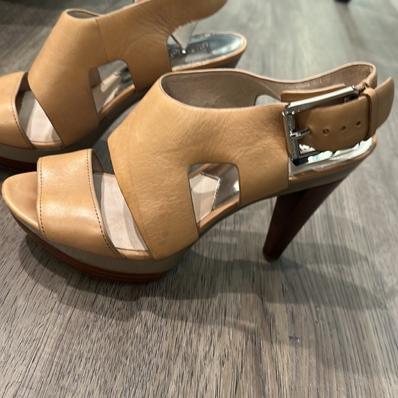 Michael Kors Sandal - Picture 2 of 4